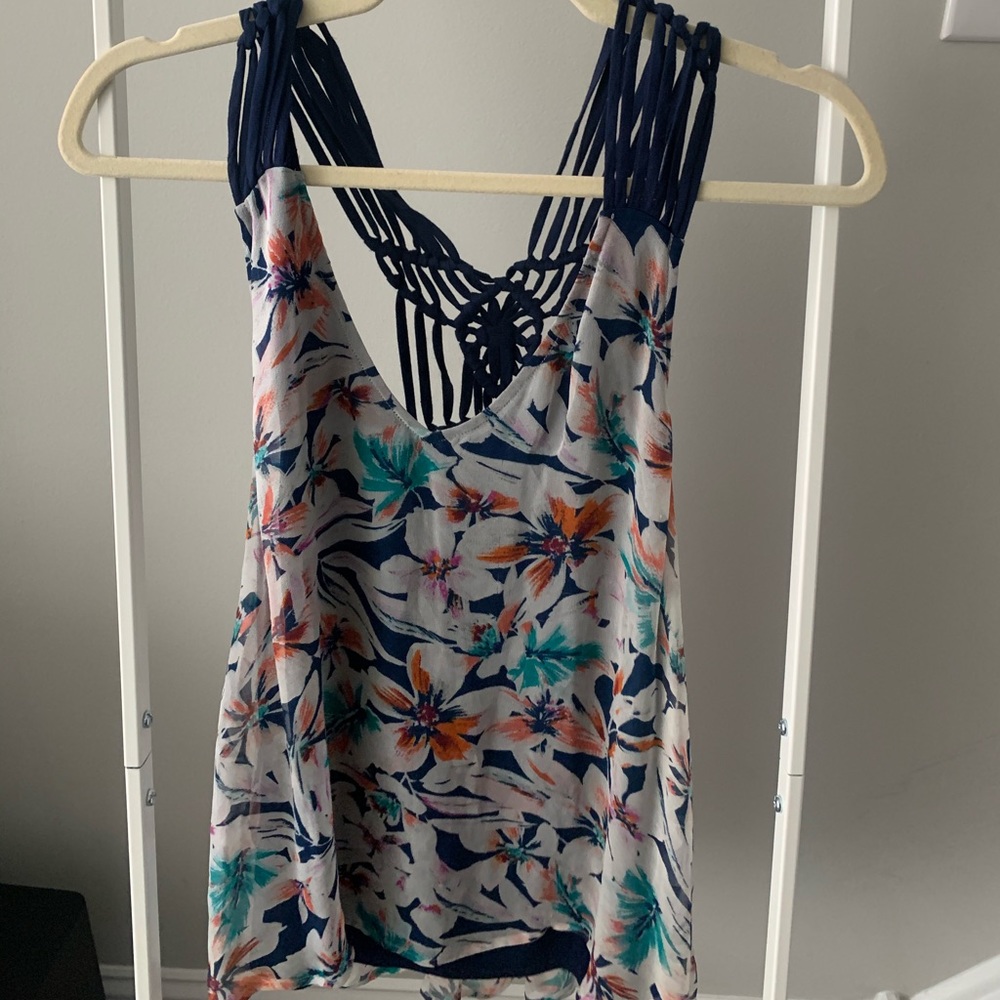 Flowy tank